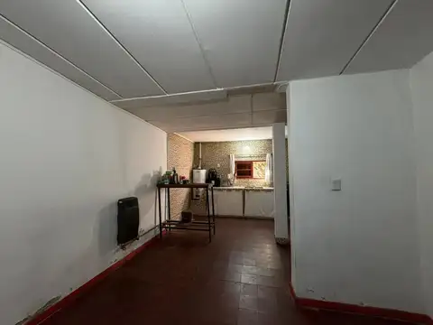 Casa 10 ambientes con 2 baños