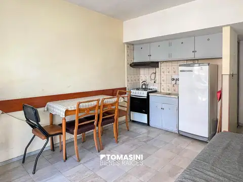 DEPARTAMENTO DE 2 AMBIENTES A LA CALLE CON BALCON