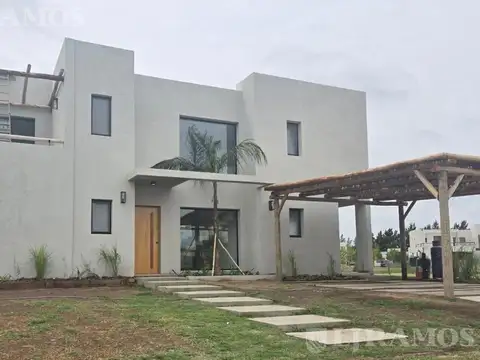 El Naudir Casa de 6 Ambientes a Estrenar con Salida Al Agua F: 10920