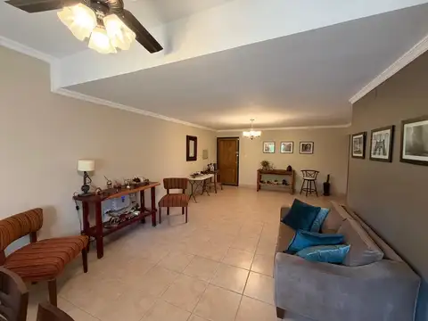DEPARTAMENTO DE CATEGORIA EN VENTA - 3 DORMITORIOS