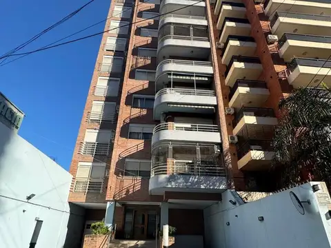 3 AMB. EN LANUSITA  CON COCHERA 
