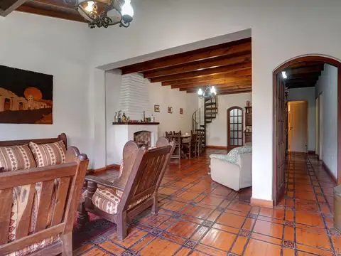 Casa en Venta con 5 cocheras