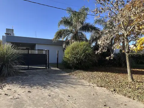 VENTA CASA DE DOS DORMITORIOS LAS ACEQUIAS ROLDAN
