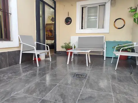 Casa en venta con local comercial. Zona sur.