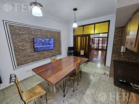 Venta de Casa 4 ambientes con cochera en Bernal Oeste