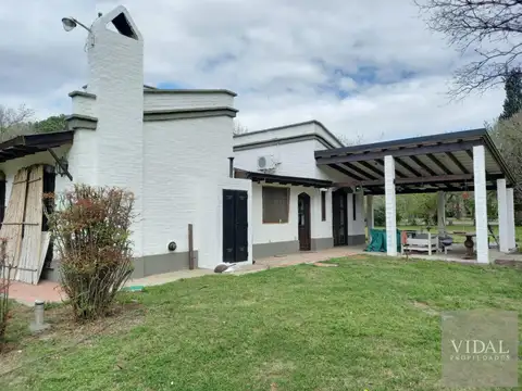 Casa en Alquiler con 1 cochera