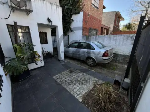 Venta Casa 4 Ambientes con Gran Jardín en Ing Adolfo Sourdeaux