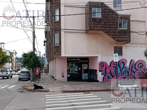 Local en venta, con 2 departamentos.