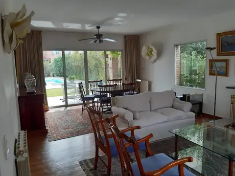 Casa 5 ambientes con 3 baños