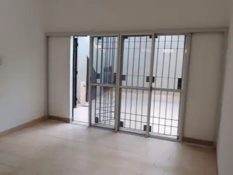 Casa en Alquiler con 2 cocheras
