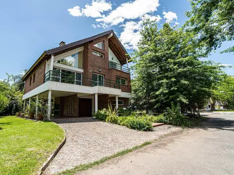 VENTA casa 3 plantas con ascensor y amarra, Boatcenter Barrio Nautico,  Rincon de Milberg, Tigre