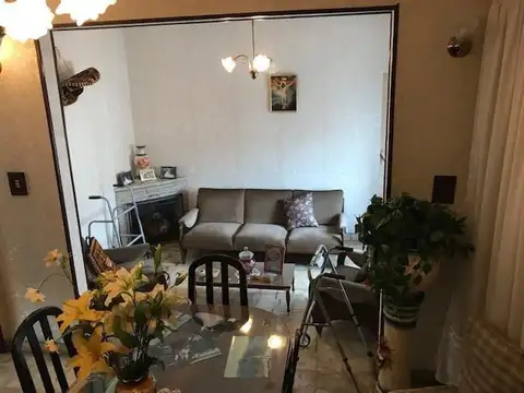 EXCELENTE PROPIEDAD 6 AMBIENTES DIVIDIDA C/ COCHERA