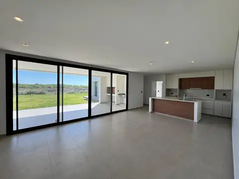 VENTA CASA 4 AMBIENTES - VILLALOBOS - HUDSON