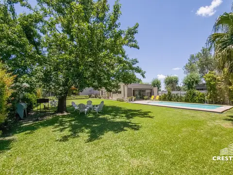 Venta / permuta - Casa 3 dormitorios con pileta y quincho - Roldán.