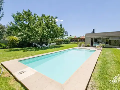 Venta / permuta | Casa 3 dormitorios con pileta y quincho | Roldán