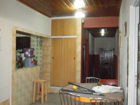 Casa 5 ambientes con 1 baño