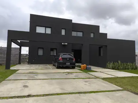 VENTA CASA SAN SEBASTIAN AREA 8  - 5 AMBIENTES