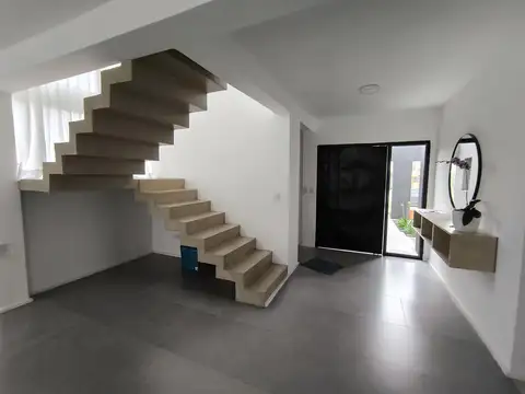 Casa 5 ambientes con 2 baños