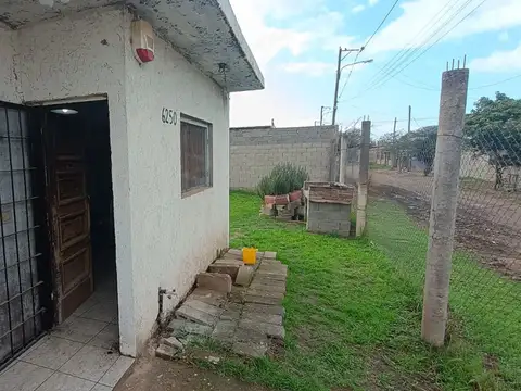 Casa 3 ambientes con 1 baño