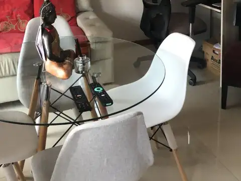 DEPARTAMENTO DOS AMBIENTES CON COCHERA, EN QUILMES CENTRO. OPORTUNIDAD. CONSULTE.