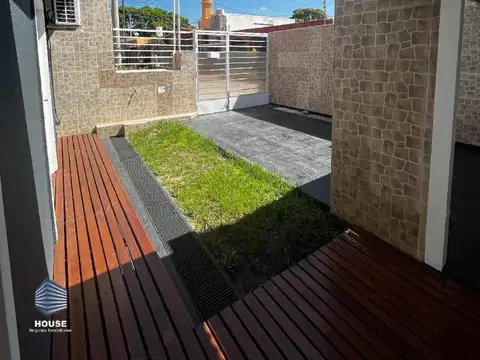 Casa 4 ambientes con 2 baños