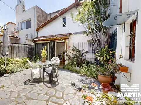Casa en venta en Martínez 4 ambientes lote propio 150 m2 cub 2 baños y toilette, cochera.