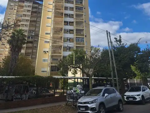 Venta Quilmes Oeste. Depto. 2 ambientes con balcón y cochera