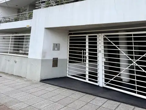 Excelente depto a metros del centro comewrcial y estacion, 3 amb, toil, baño, balcon aterrazado, cochera