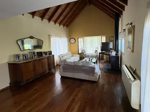 Venta de Casa 7 Ambientes en La Caballeriza, Pilar APTO CREDITO