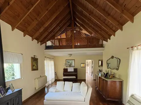 Venta de Casa 7 Ambientes en La Caballeriza, Pilar APTO CREDITO