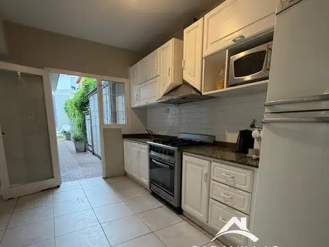 Casa 9 ambientes con 3 baños