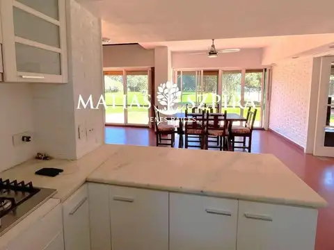 Depto Tipo Casa en Alquiler en Barrio Parque Leloir, USD 3.200