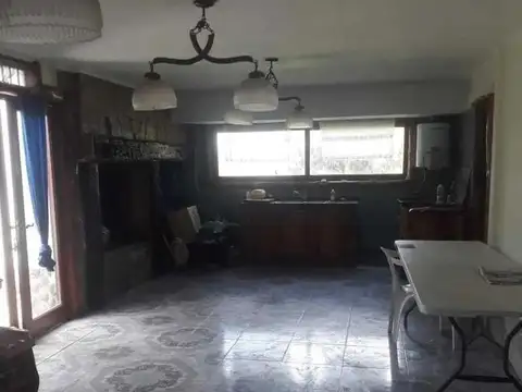 Casa venta 6 dormitorios 3 baños 1 patio y pileta 695 mts2 totales - Sierra De Los Padres