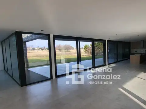 Casa 4 ambientes con 4 baños
