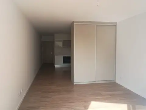 pellegrini 1600, Piso 01