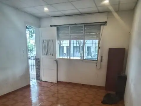 CASA EN VENTA - DOS DORMITORIOS - B° HOSPITALES