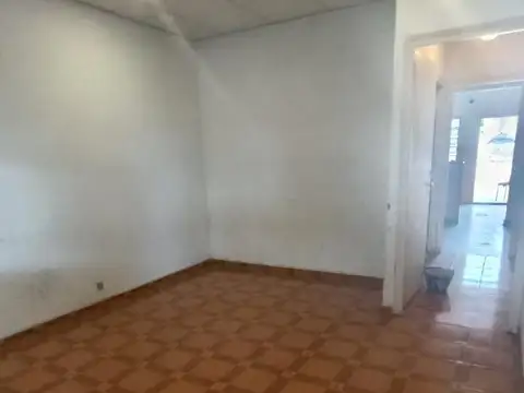 CASA EN VENTA - DOS DORMITORIOS - B° HOSPITALES