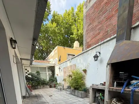 CASA ESQUINA CON SALON INDEPENDIENTE