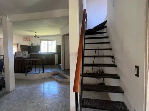 Casa 5 ambientes con 2 baños