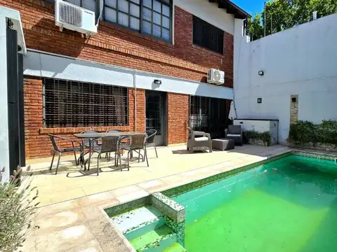 Vta de Casa 5 Amb con cochera y pileta Villa Maipú