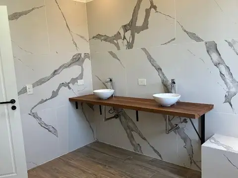 Casa 4 ambientes con 4 baños