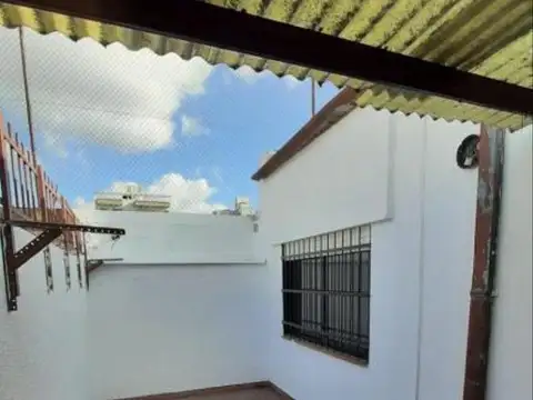 Depto Tipo Casa en Alquiler 40 años
