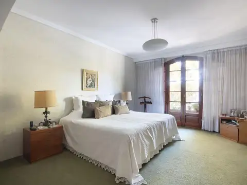 Casa en Venta con 4 cocheras