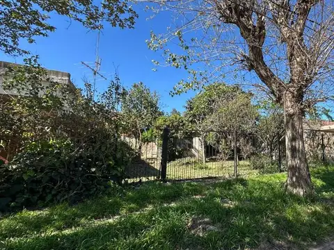Terreno en venta en Merlo con construccion