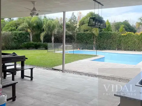 Casa 5 ambientes con 4 baños
