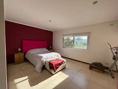 Casa 5 ambientes con 4 baños