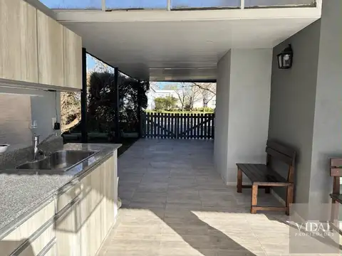 Casa 5 ambientes con 4 baños