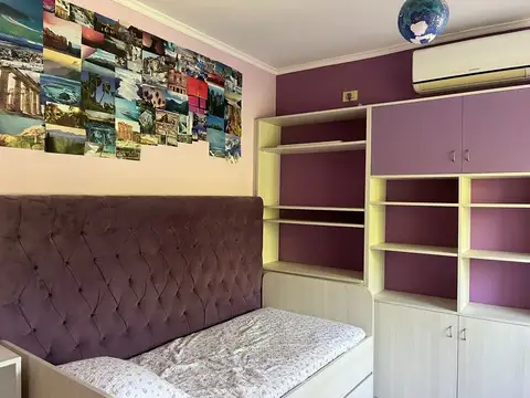 Casa en Alquiler con 3 cocheras