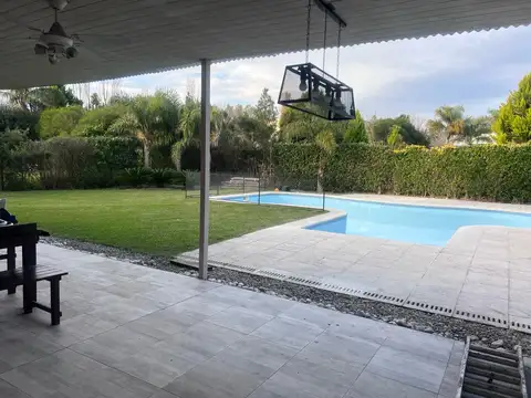 Casa 5 ambientes con 4 baños