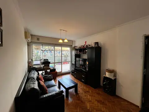 Departamento c2 dormitorios con cochera y patio